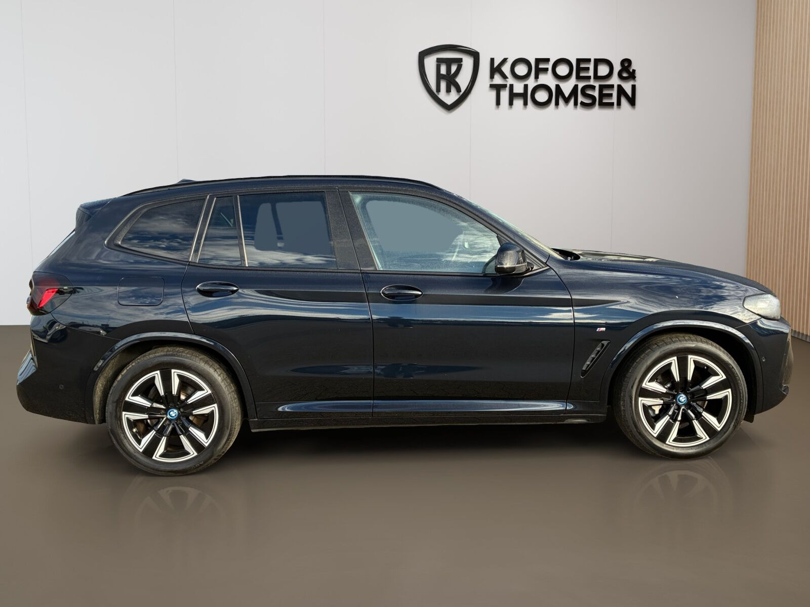 Sort BMW iX3 fra 2023