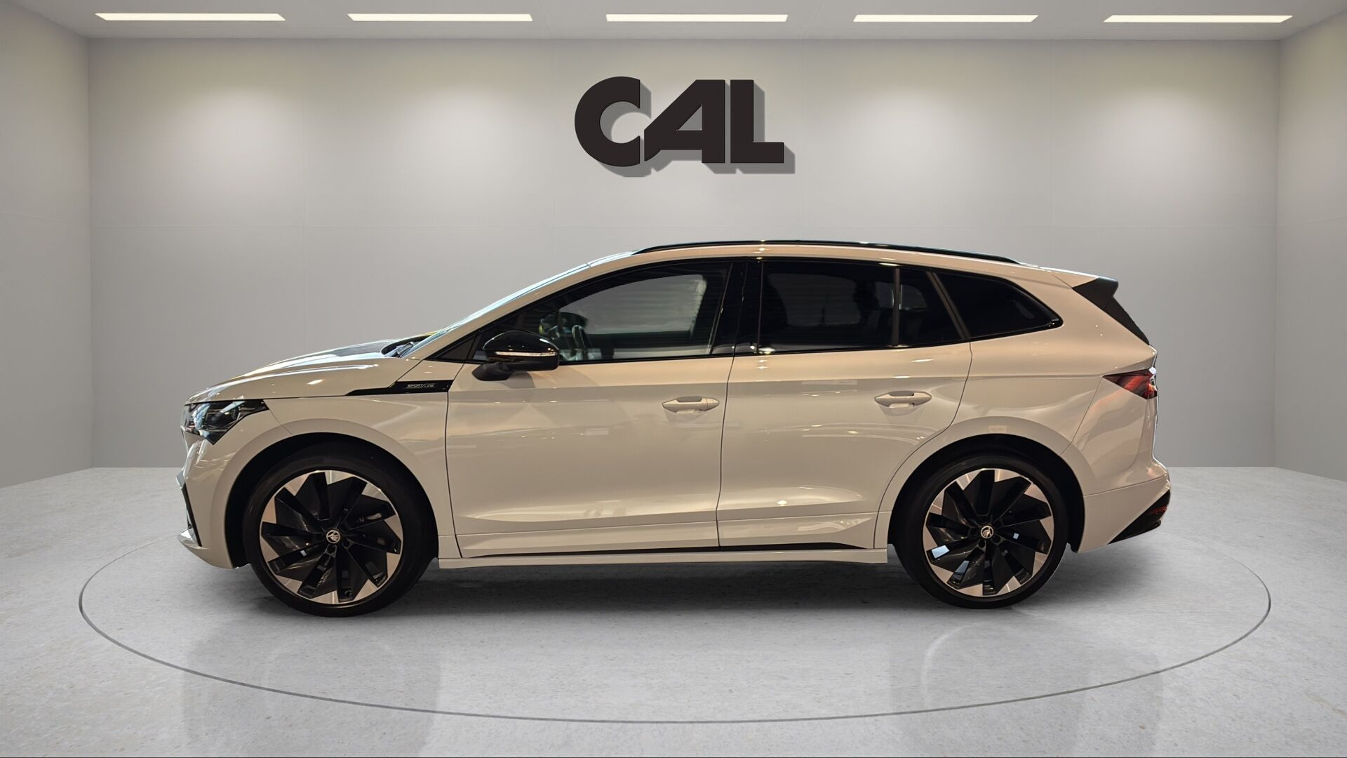 Hvid Skoda Enyaq fra 2023