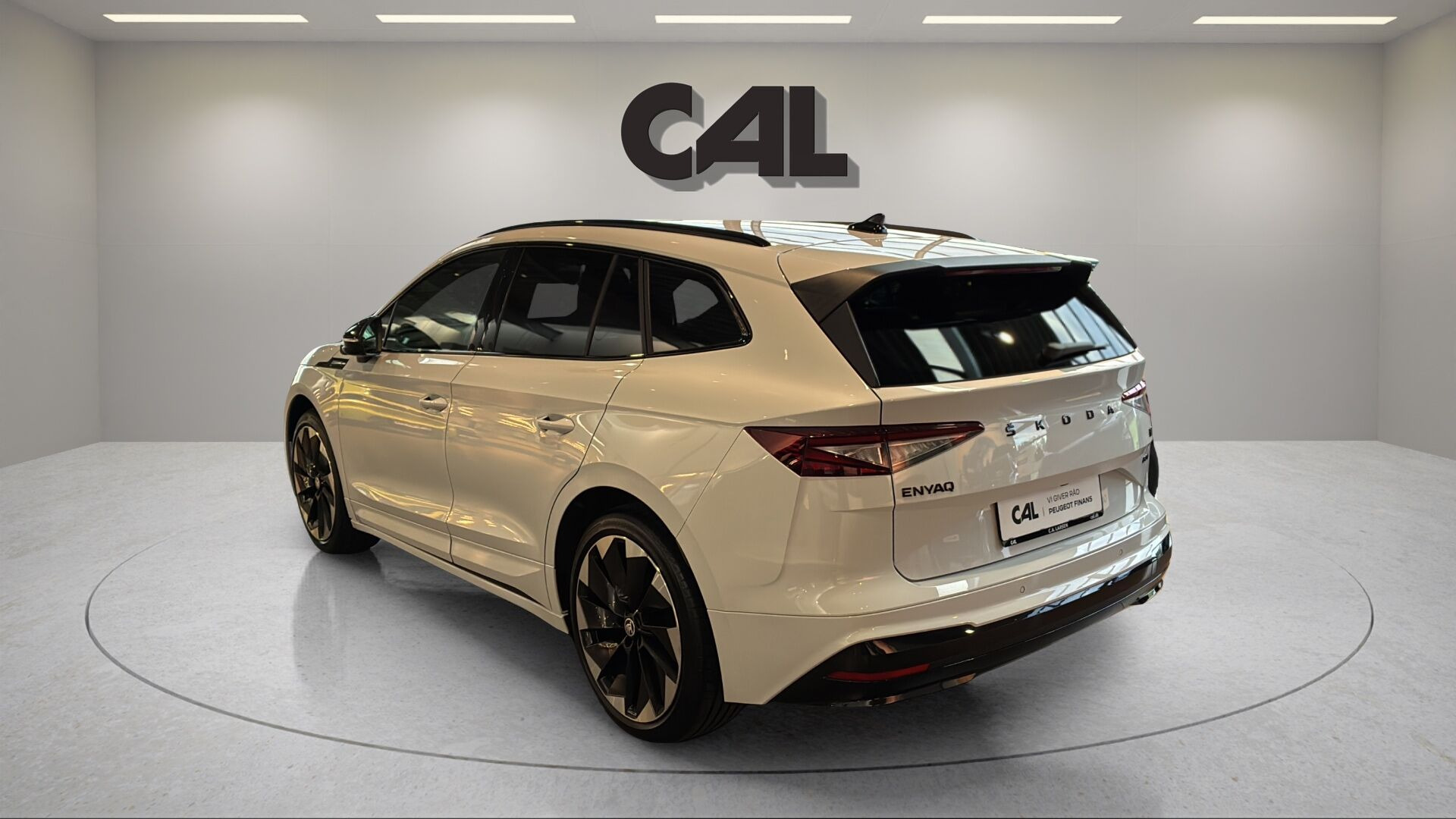Hvid Skoda Enyaq fra 2023