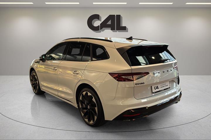 Hvid Skoda Enyaq fra 2023