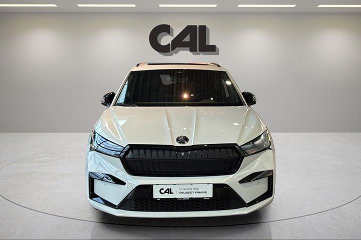 Hvid Skoda Enyaq fra 2023