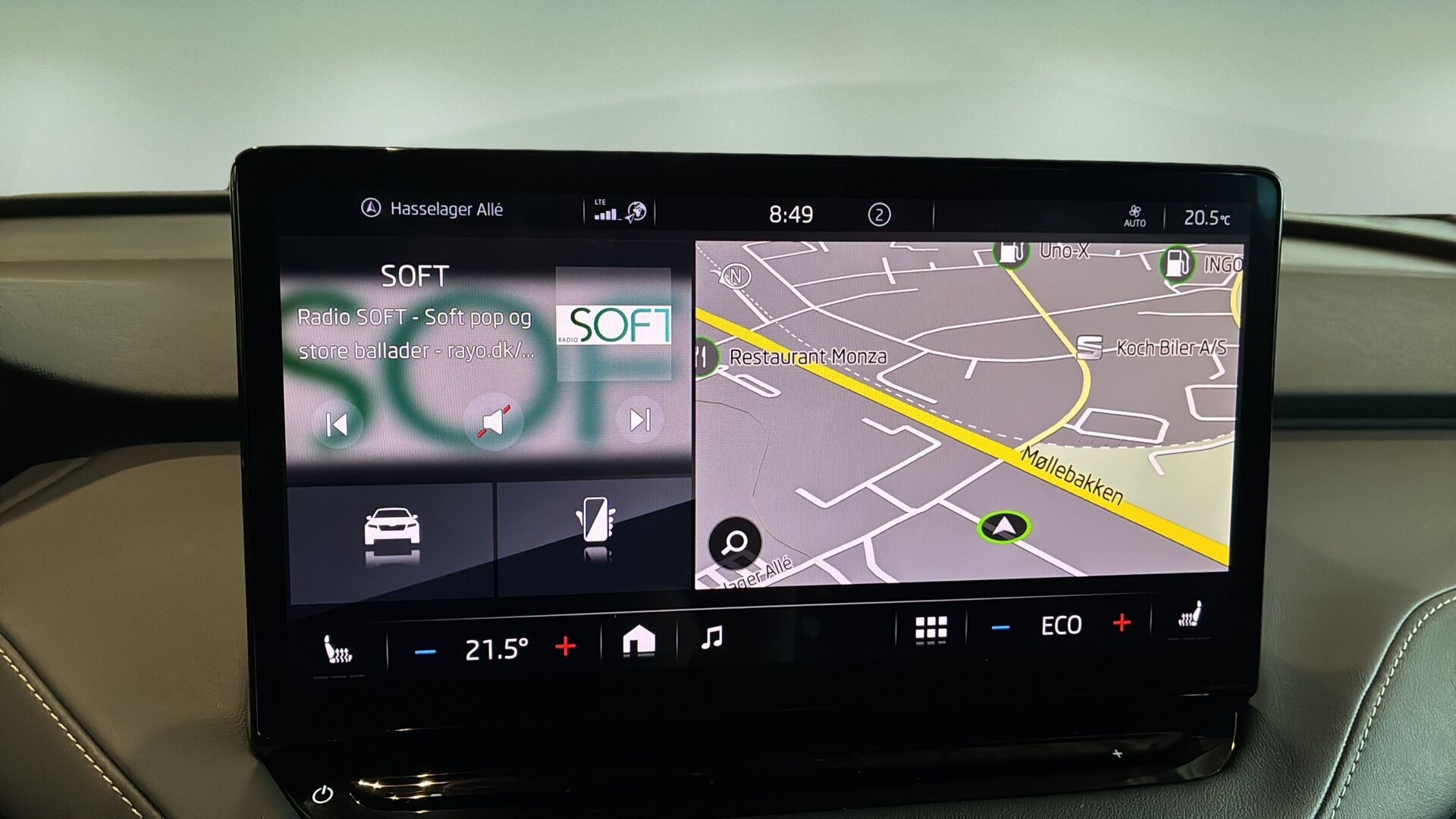 Hvid Skoda Enyaq fra 2023