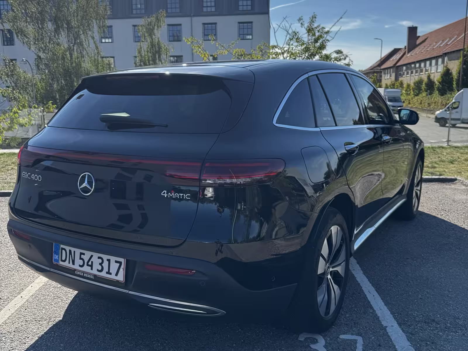Sort Mercedes EQC fra 2022