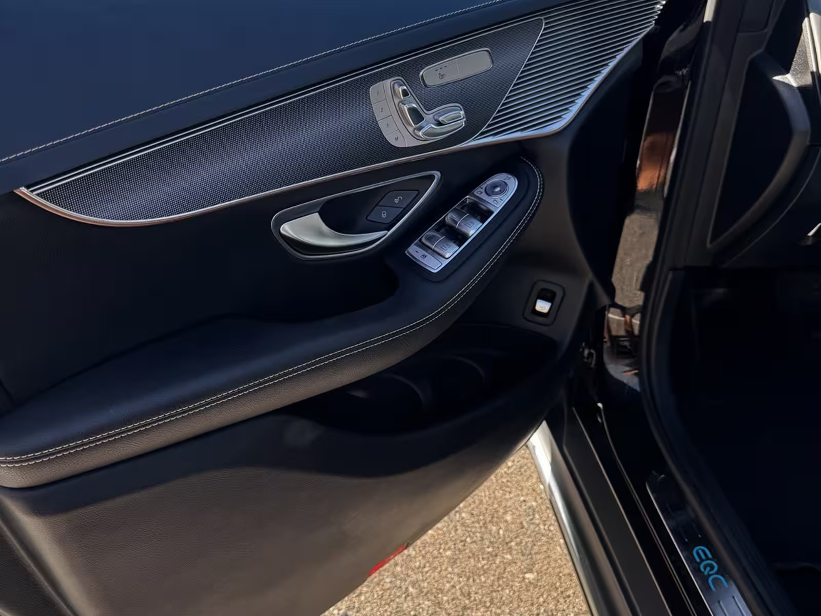 Sort Mercedes EQC fra 2022