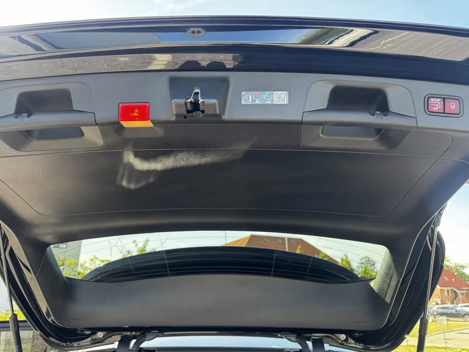 Sort Mercedes EQC fra 2022