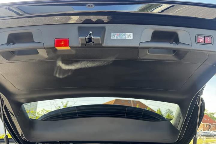 Sort Mercedes EQC fra 2022