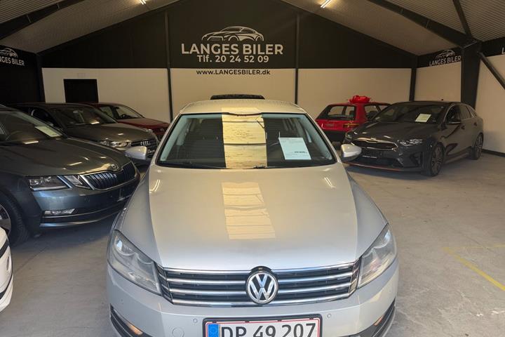 Sølv VW Passat fra 2013