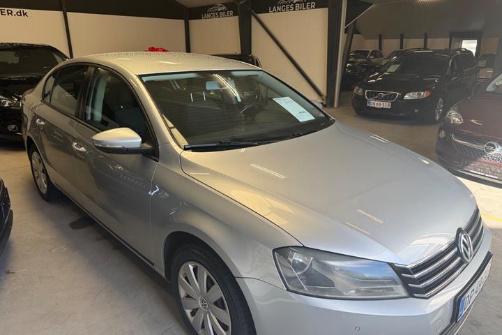 Sølv VW Passat fra 2013