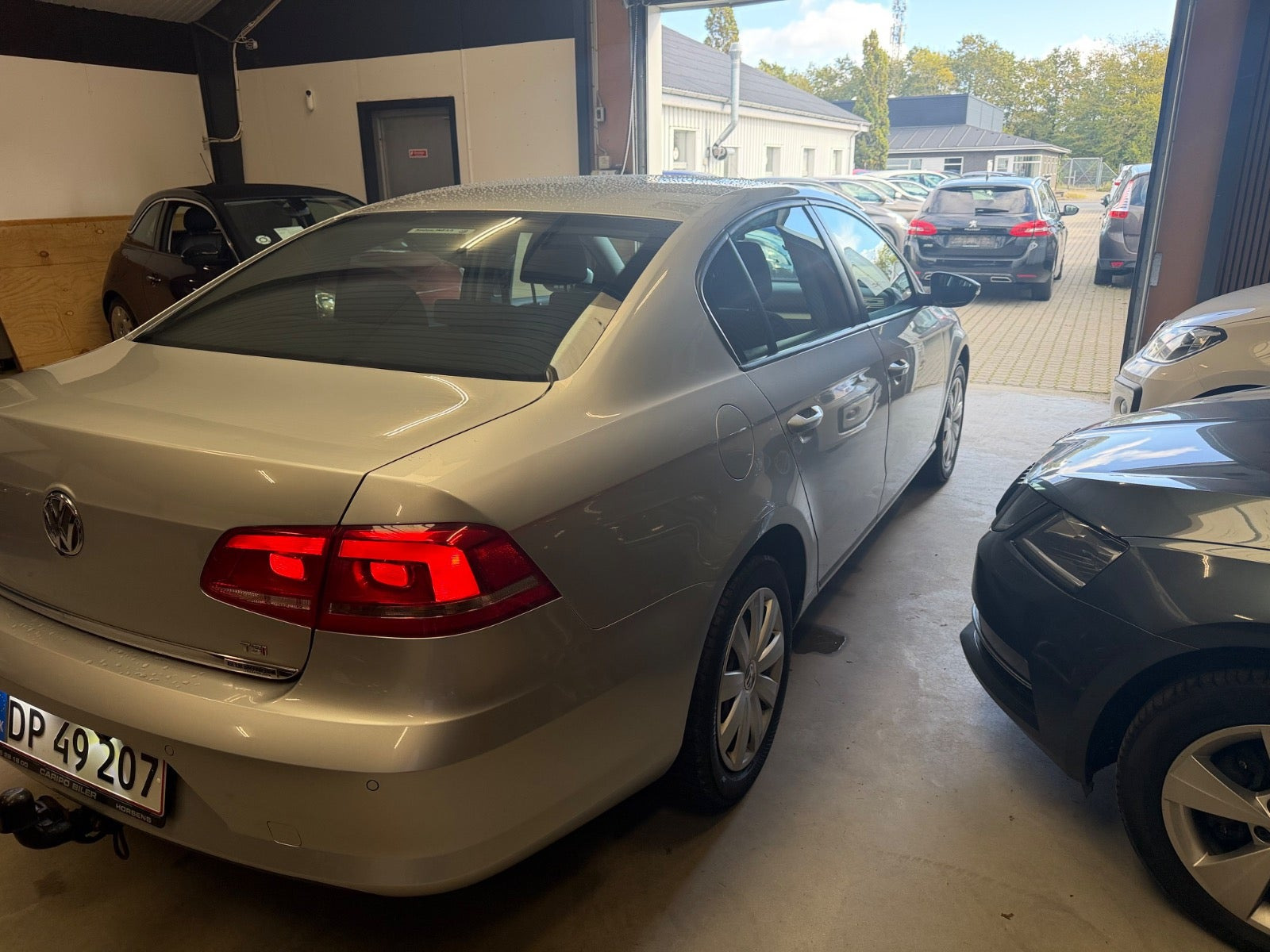 Sølv VW Passat fra 2013