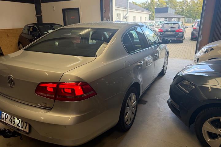 Sølv VW Passat fra 2013