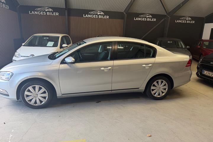 Sølv VW Passat fra 2013