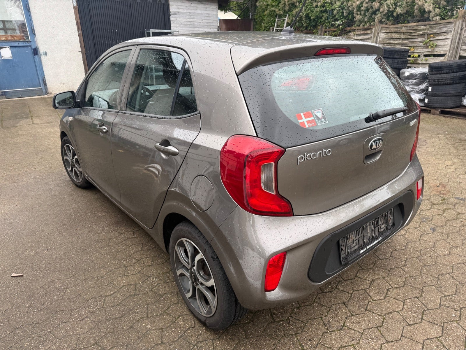 Grå Kia Picanto fra 2018