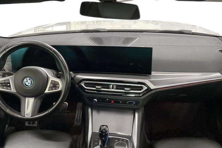 Hvid BMW i4 fra 2022
