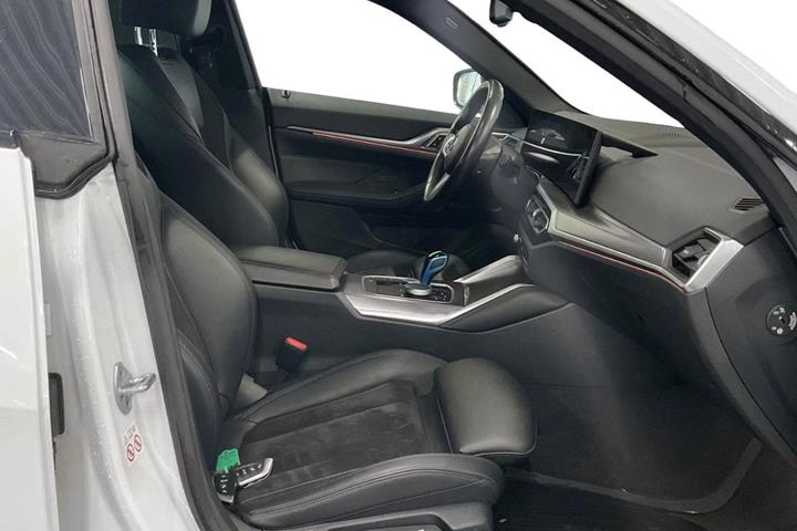 Hvid BMW i4 fra 2022
