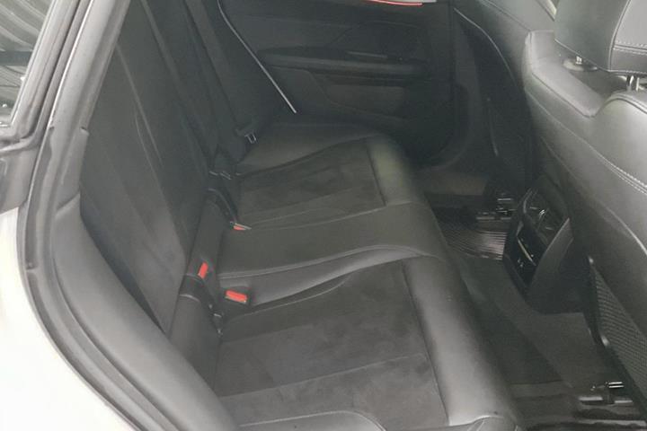 Hvid BMW i4 fra 2022