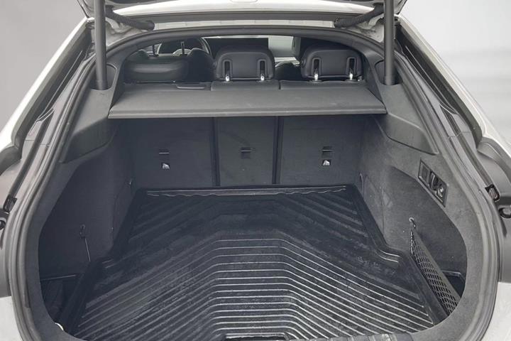 Hvid BMW i4 fra 2022