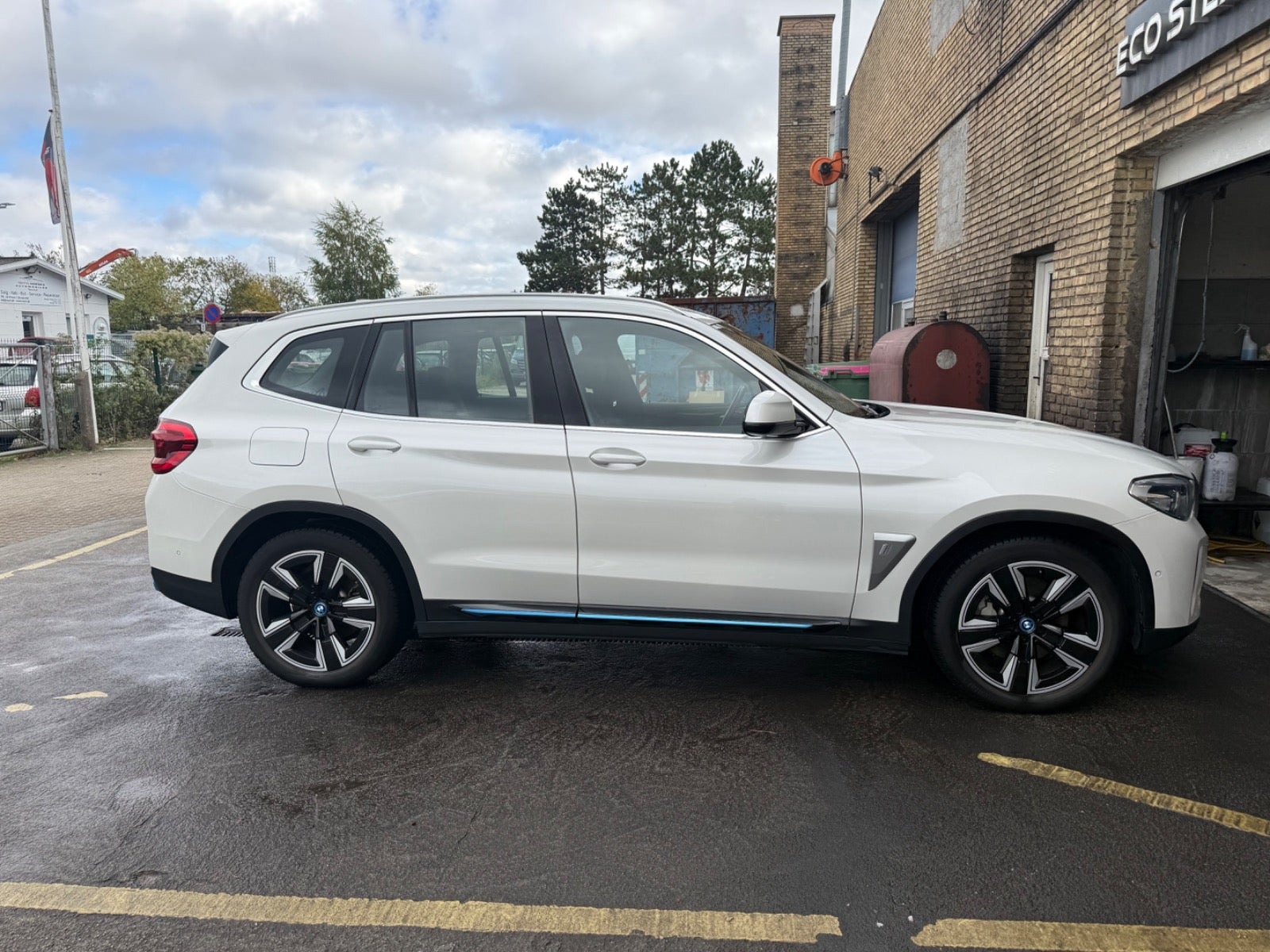 Hvid BMW iX3 fra 2021