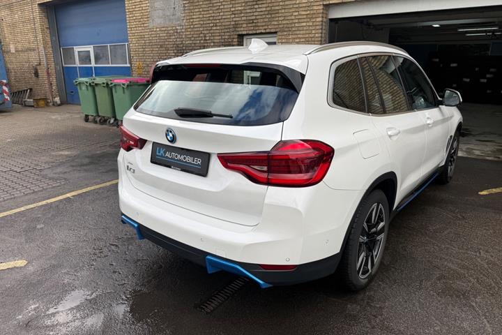 Hvid BMW iX3 fra 2021