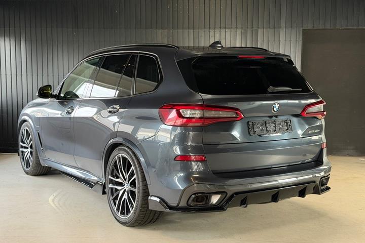 Grå BMW X5 fra 2020