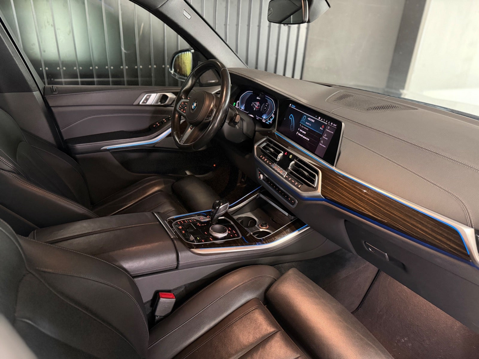 Grå BMW X5 fra 2020