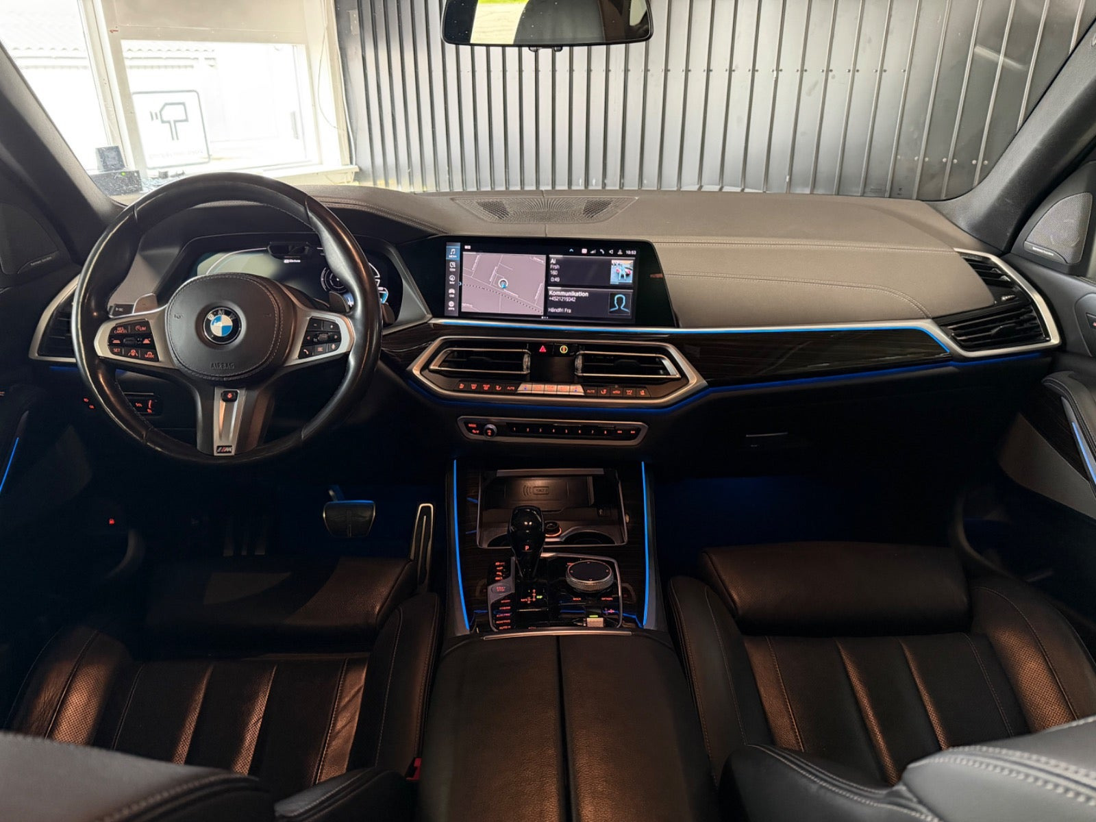 Grå BMW X5 fra 2020