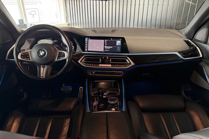 Grå BMW X5 fra 2020