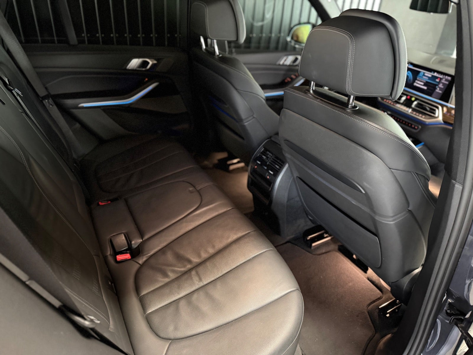 Grå BMW X5 fra 2020