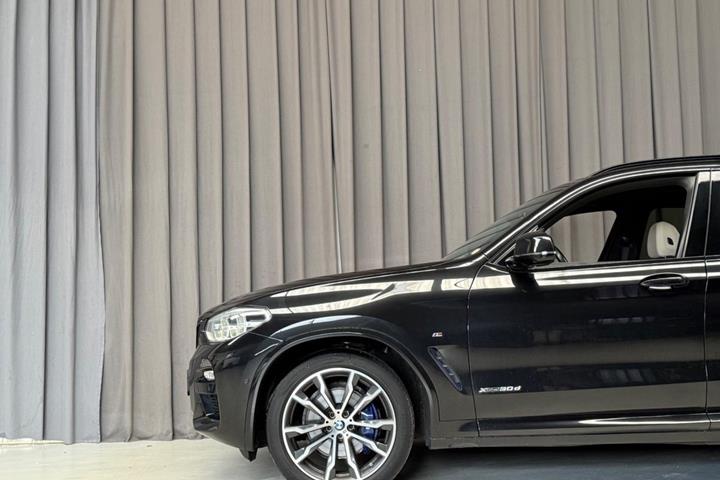 Sort BMW X3 fra 2017