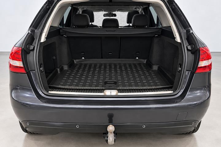 Grå Mercedes C200 d fra 2016