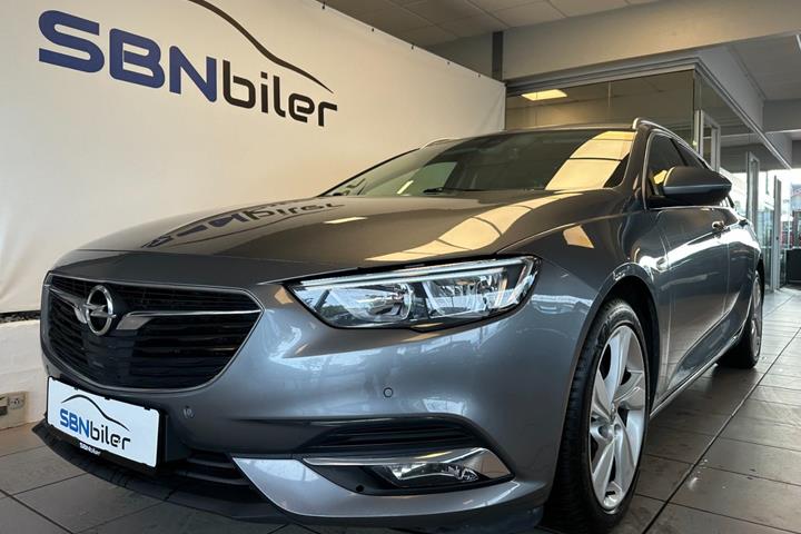 Grå Opel Insignia fra 2018