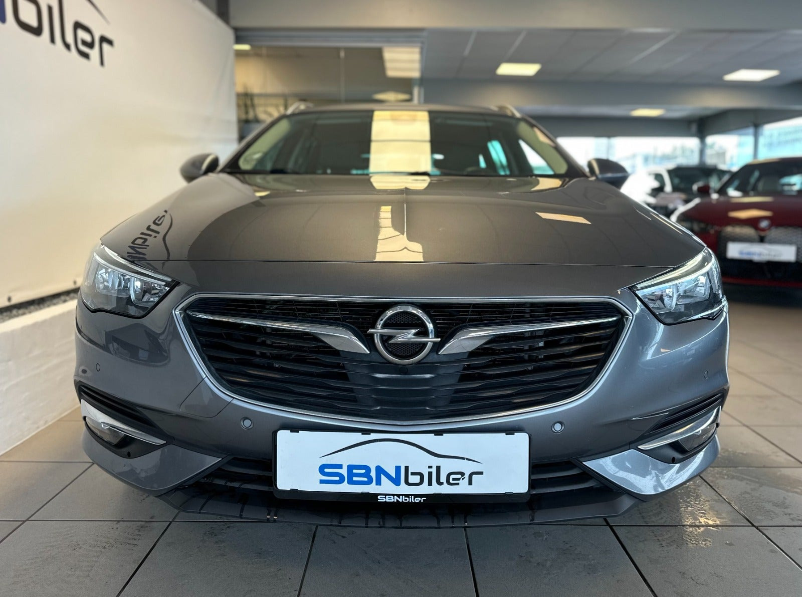 Grå Opel Insignia fra 2018