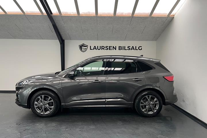 Grå Ford Kuga fra 2021