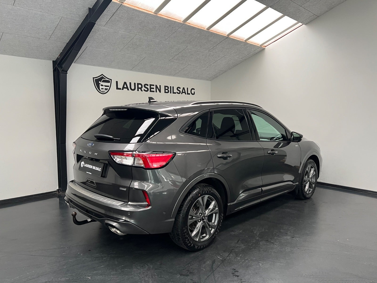 Grå Ford Kuga fra 2021