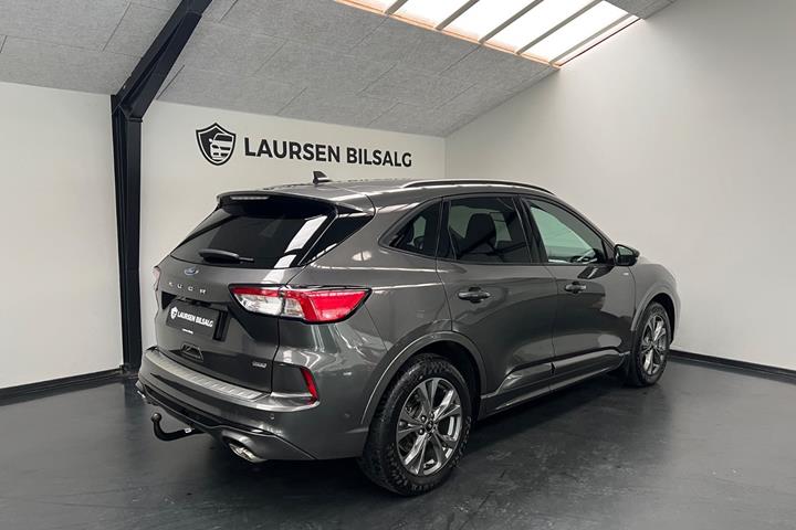 Grå Ford Kuga fra 2021