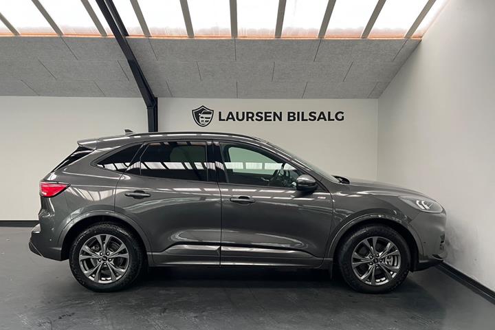 Grå Ford Kuga fra 2021