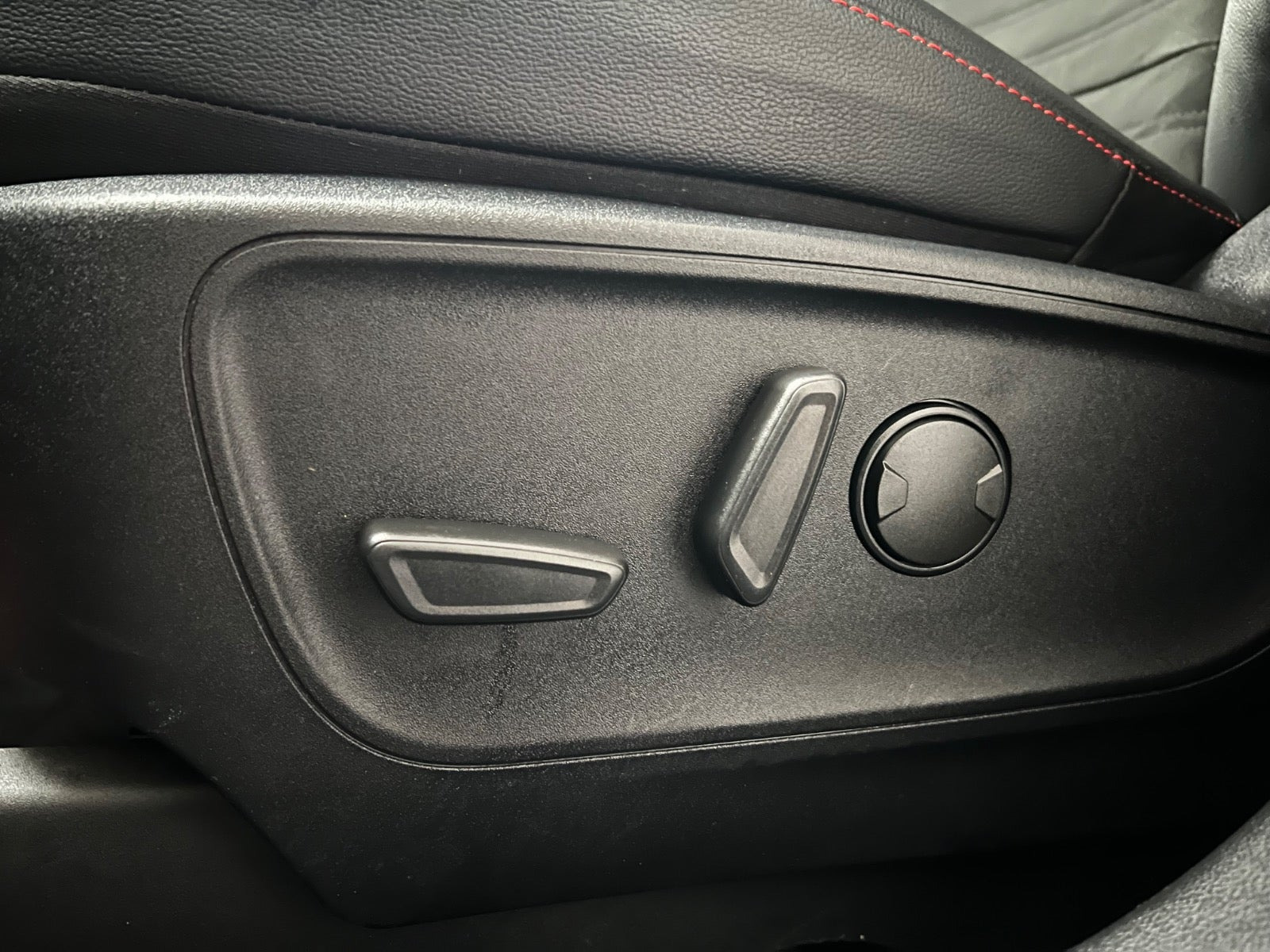 Grå Ford Kuga fra 2021
