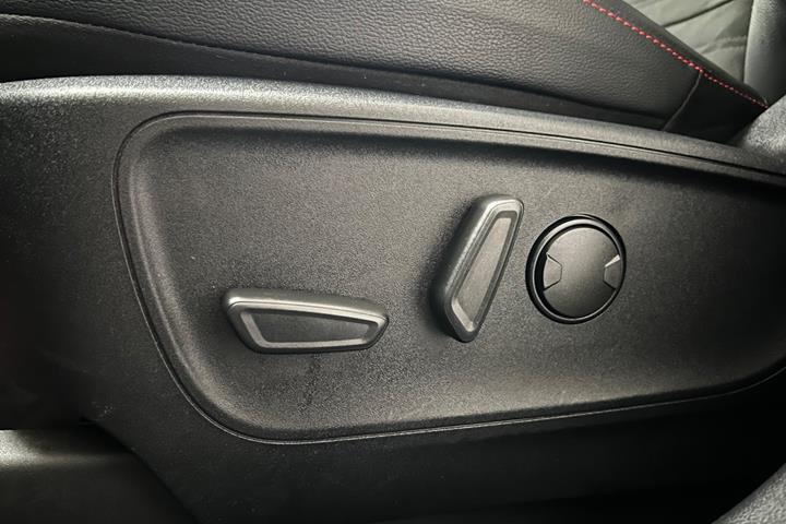Grå Ford Kuga fra 2021