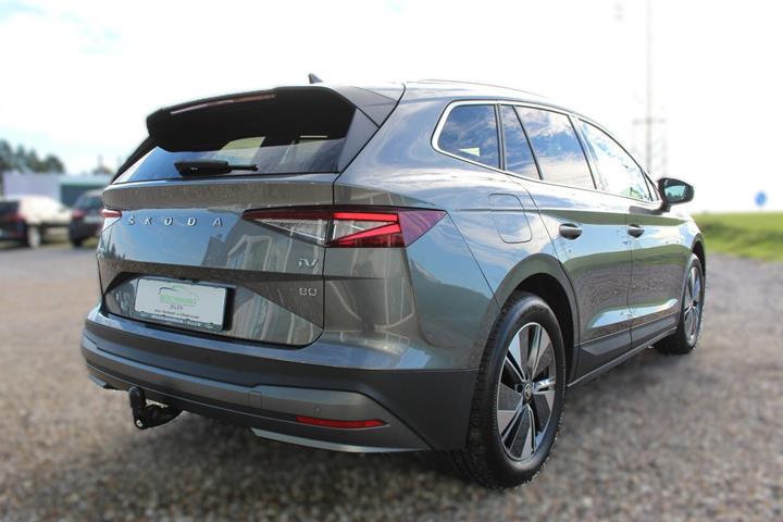 Grå Skoda Enyaq fra 2023