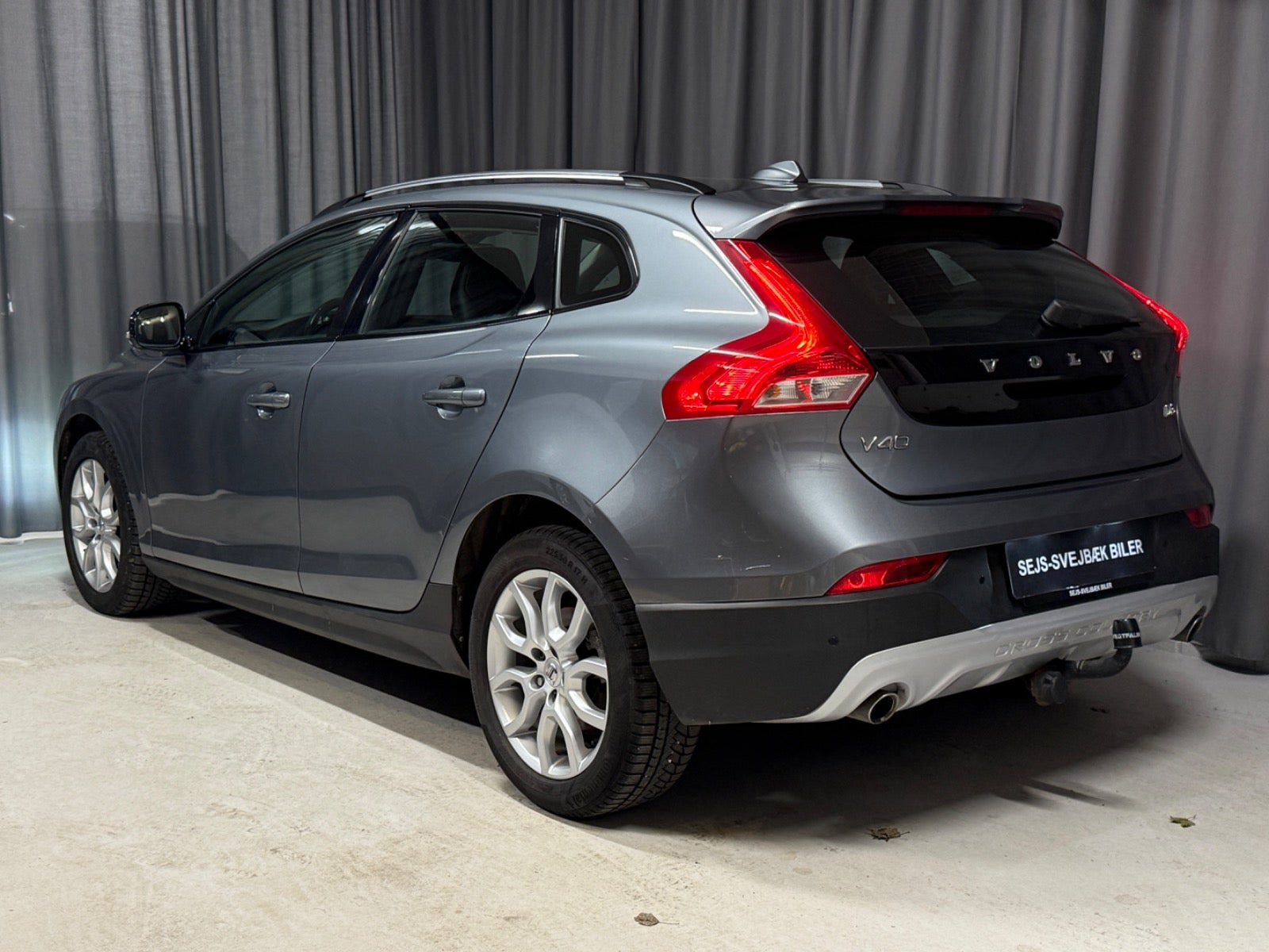 Grå Volvo V40 CC fra 2016