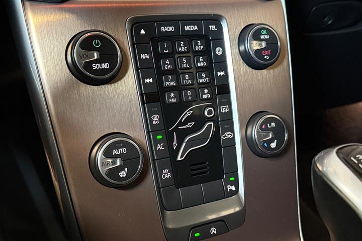 Grå Volvo V40 CC fra 2016