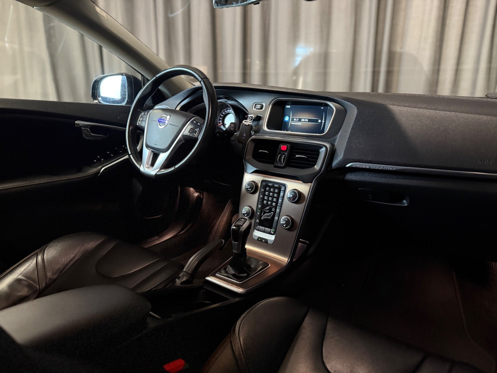 Grå Volvo V40 CC fra 2016