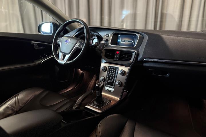 Grå Volvo V40 CC fra 2016