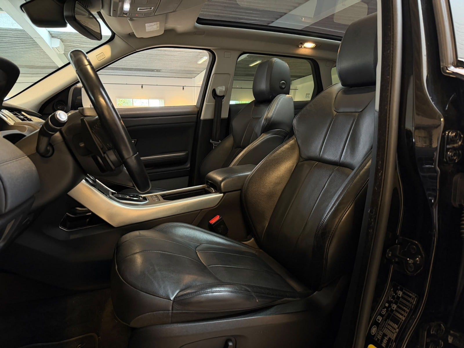 Sort Land Rover Range Rover evoque fra 2018
