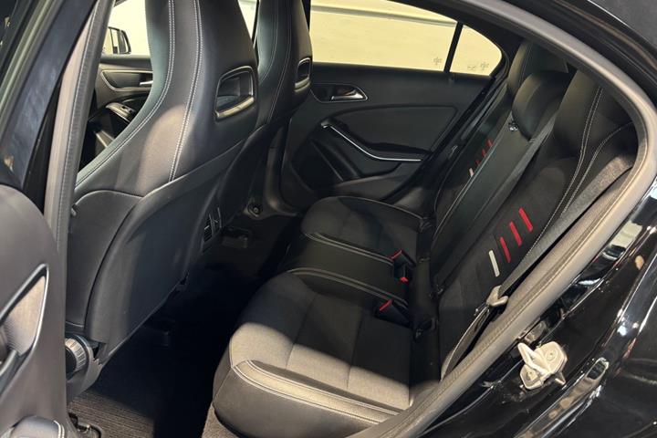 Sort Mercedes A200 fra 2017