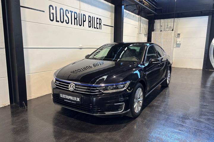 Sort VW Passat fra 2018