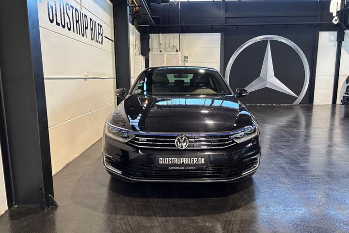 Sort VW Passat fra 2018