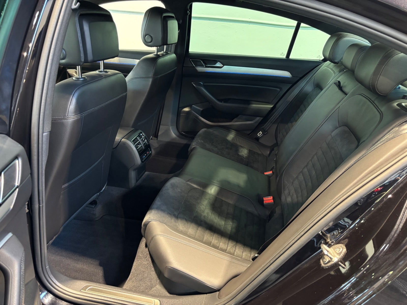 Sort VW Passat fra 2018