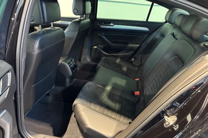Sort VW Passat fra 2018