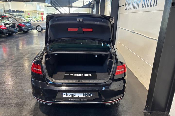 Sort VW Passat fra 2018