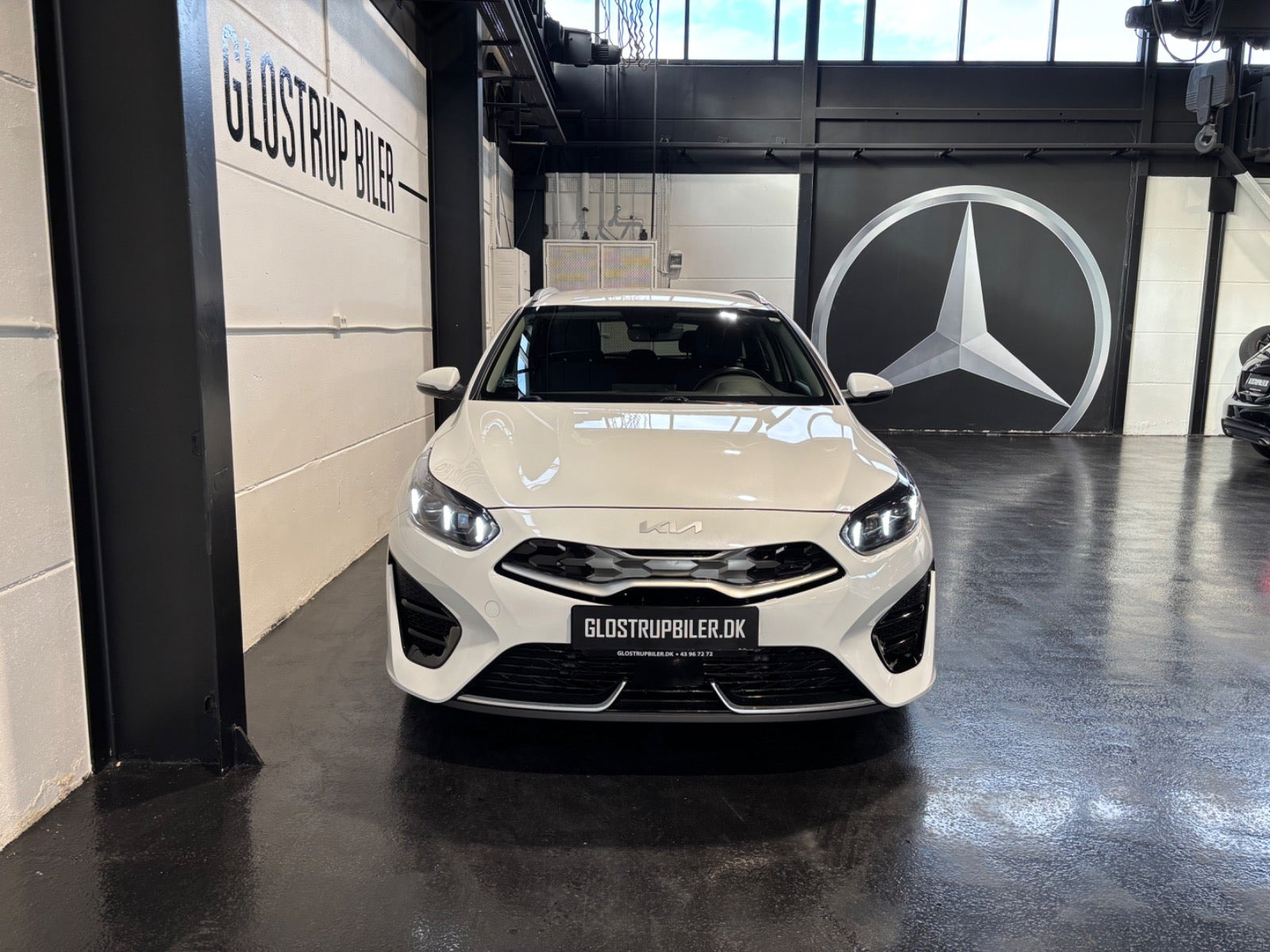 Hvid Kia Ceed fra 2023